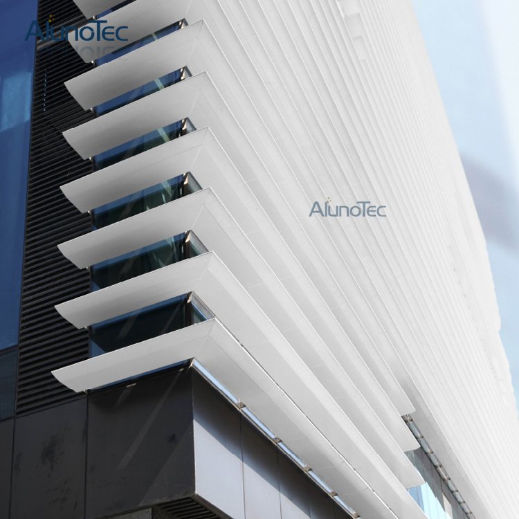 Pare-soleil décoratif en aluminium vertical, persienne solaire pour façade de bâtiment