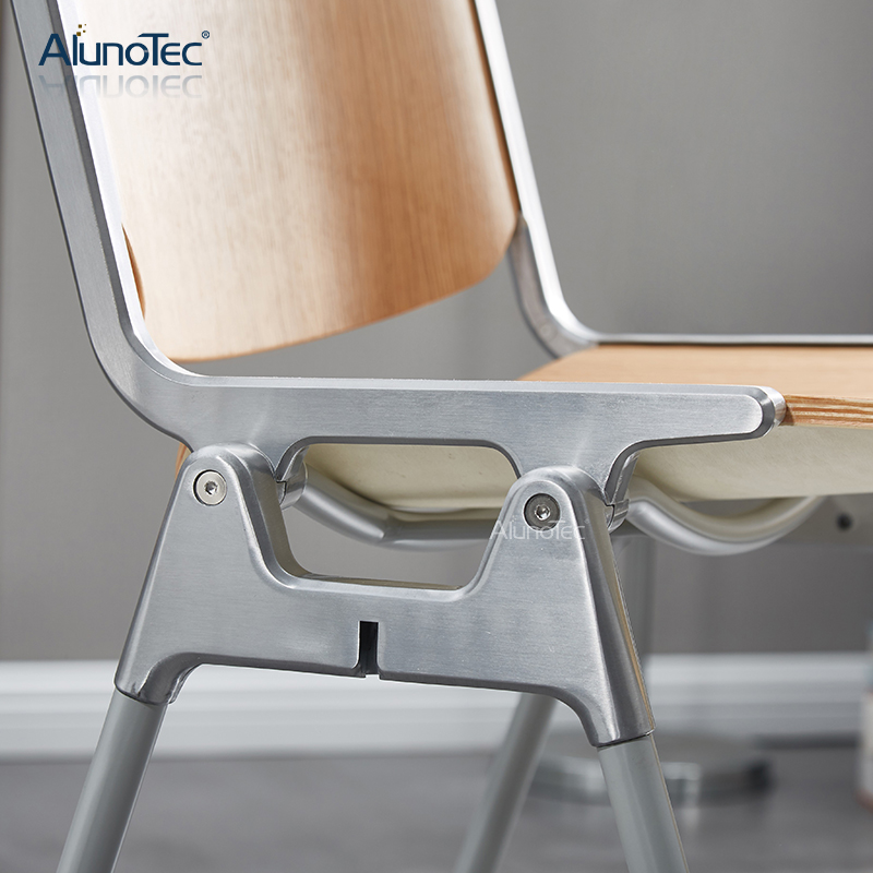 Chaise empilable en aluminium de meubles de conception moderne avec des jambes en métal dinant des chaises