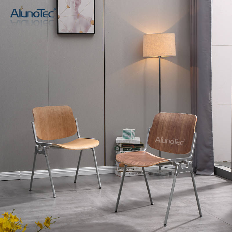 Chaise empilable en aluminium de meubles de conception moderne avec des jambes en métal dinant des chaises